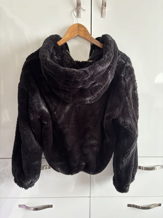 Дамско пухено яке на Bershka