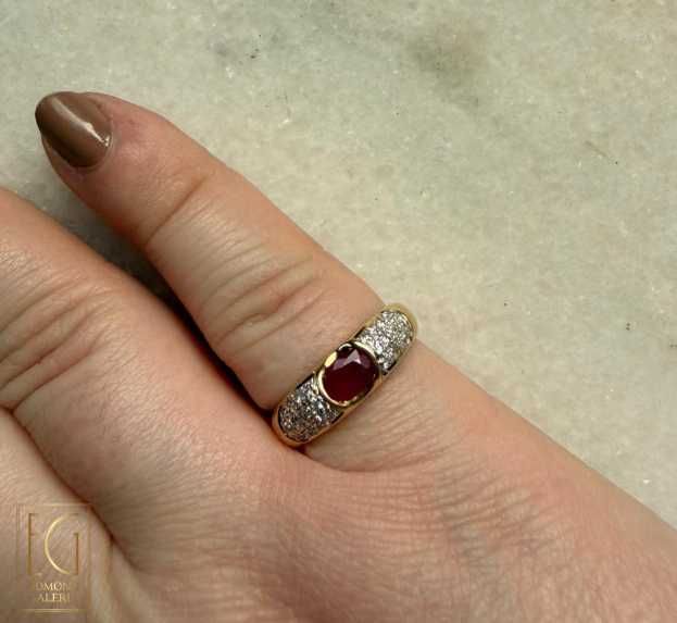 Inel din aur, decorat cu rubin și diamante