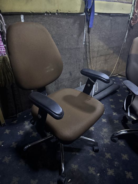 офисные кресла в хорошем состоянии