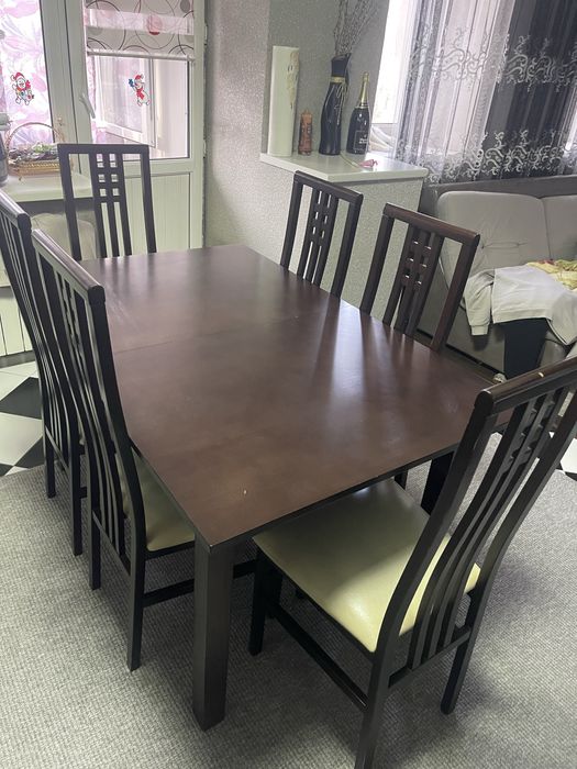 Стол со стульями