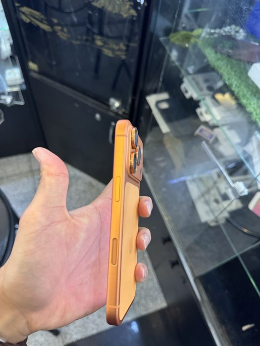 17 pro 256 E-sim cosmic orange