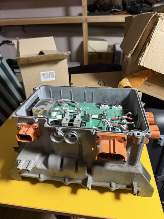 Инвертор чарджер Zeekr 001