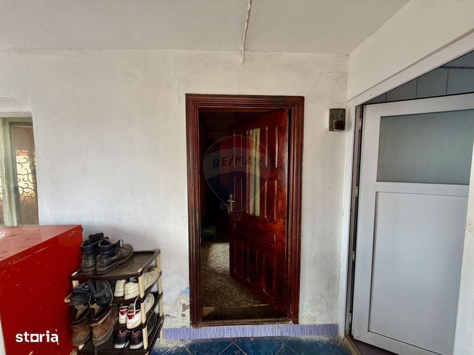 Casă cu 4 camere si teren 7727 mp Blidari