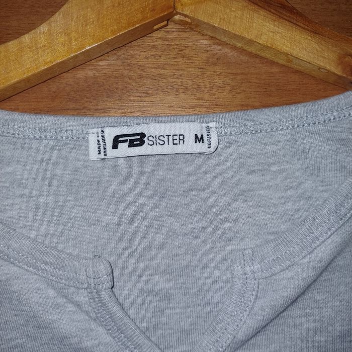 Сива тениска без забележки