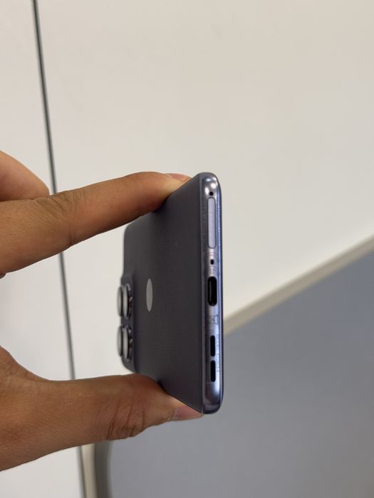 Продавам перфектен Motorola EDGE 60 Fusion