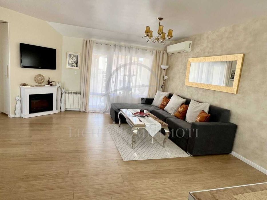 Продава се Тристаен апартамент в Пловдив, Център - 120 кв.м за 2500 €/кв.м - Снимка #1