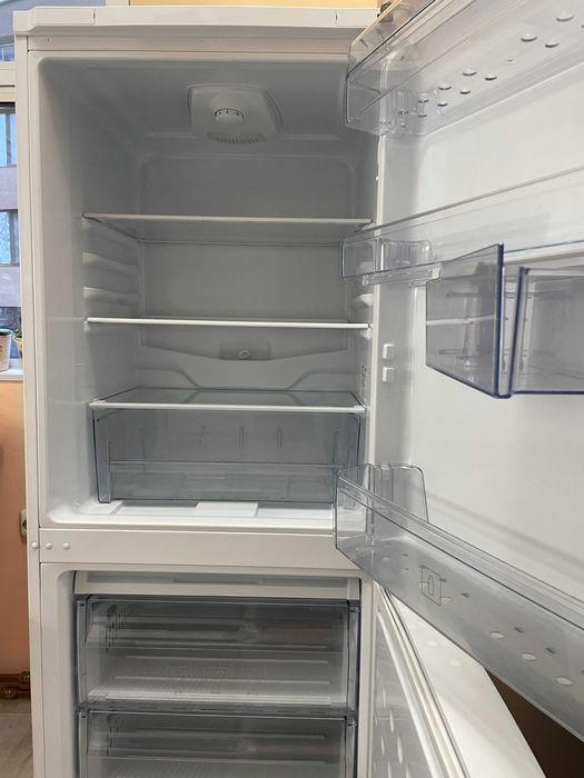Хладилник с фризер
