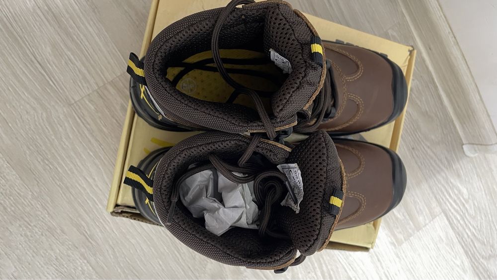 новый спецобувь 42 размер GIS