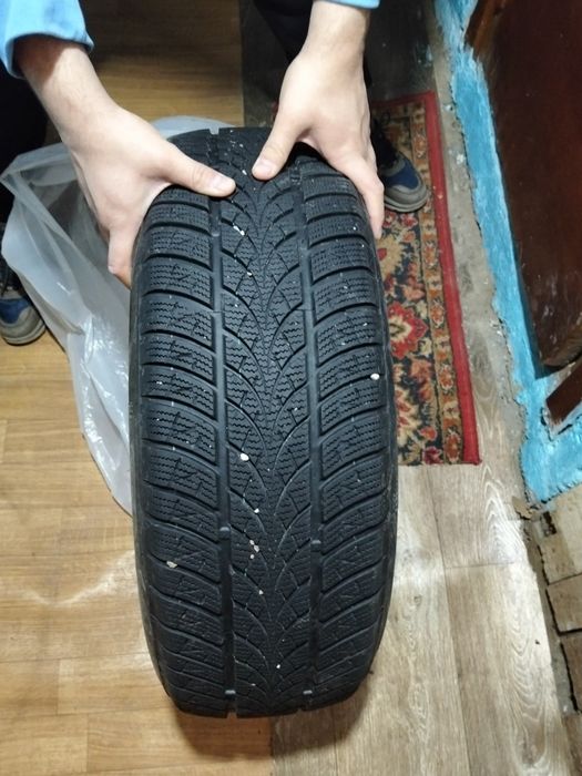 Шины 215/60R17 новый