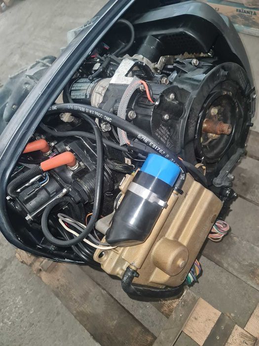 Motor barca ambarcatiune Evinrude 90 cai pe Injectie