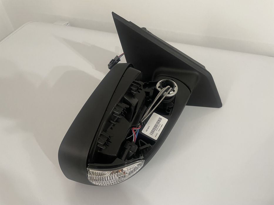 продается зеркало от Lada X Ray