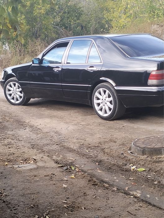 Продам резину на мерс на 18д