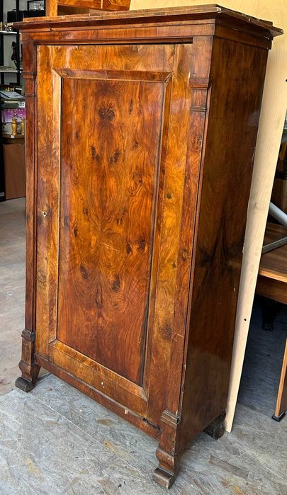 Dulap Vintage Stil Biedermeier cu furnir de nuc; Sifonier vechi din lemn masiv