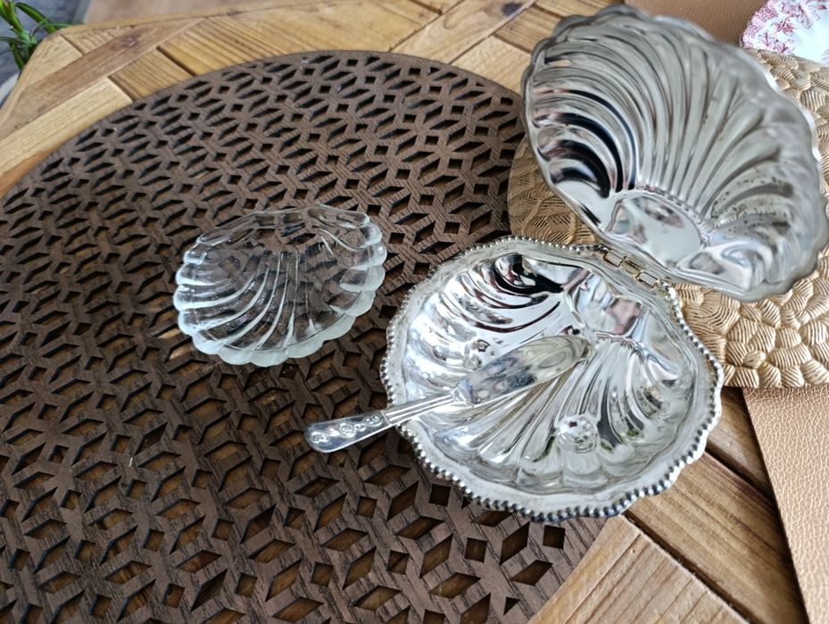 Декоративна чиния (gold) и купа за масло