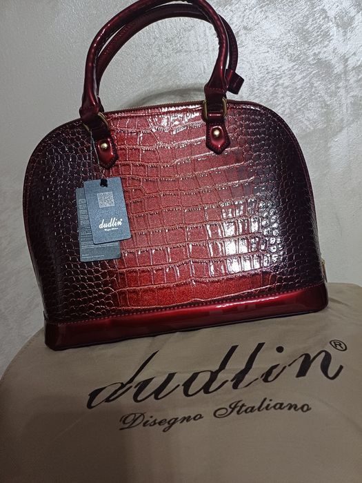 Geanta noua Dudlin Italia.