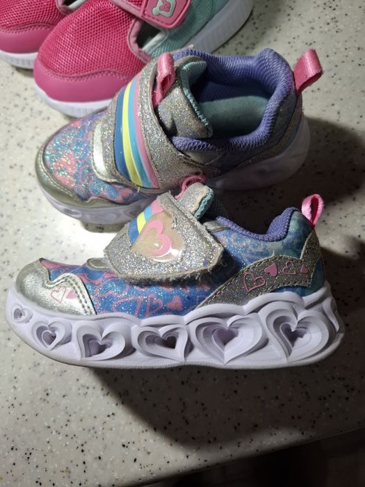 Продаются кроссовочки для девочек