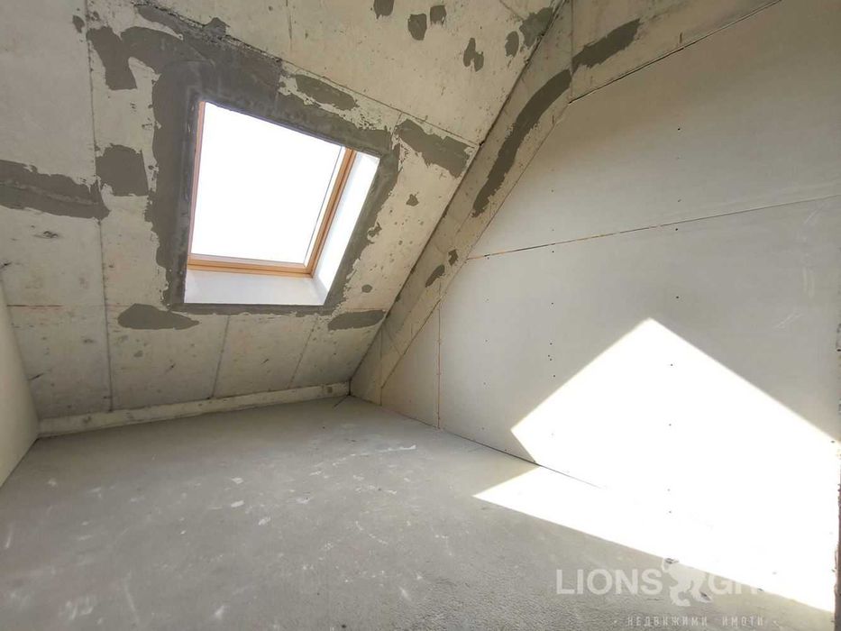 Продава се Четиристаен апартамент в Варна, Възраждане 2 - 160 кв.м за 719 €/кв.м - Снимка #3