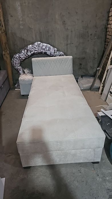 ichki yashikka ega bir kishilik kravat