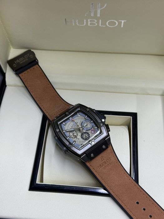 Часы Hublot, разные цветы