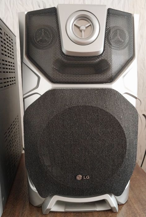 Продам музыкальный центр LG