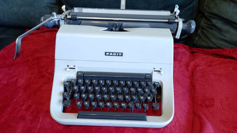Mașina de scris Facit !