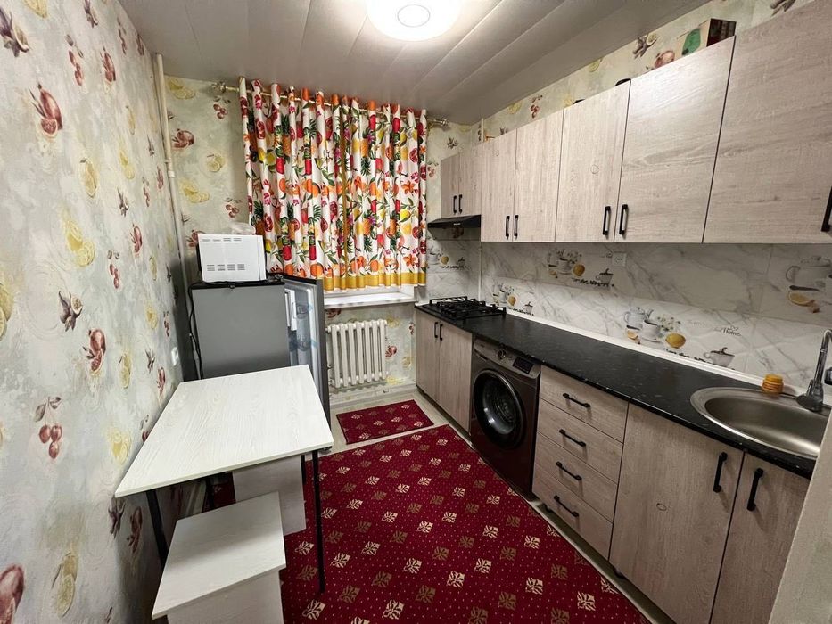 Сдается 1 комнатная квартира 
С обстановкой 
В горде Алмалыке