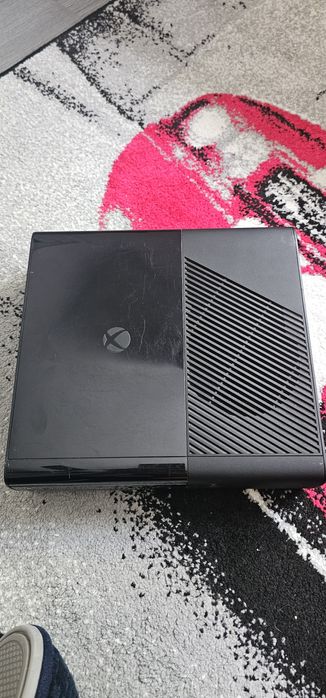 Xbox 360 E 500GB cu toate acesoriile,fara controller