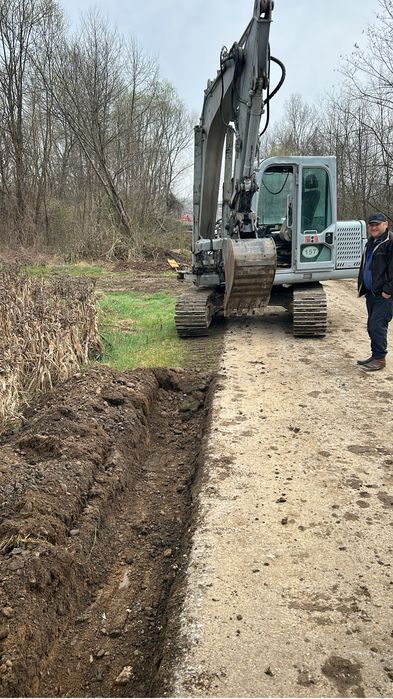 Inchiriez excavator de 8 tone