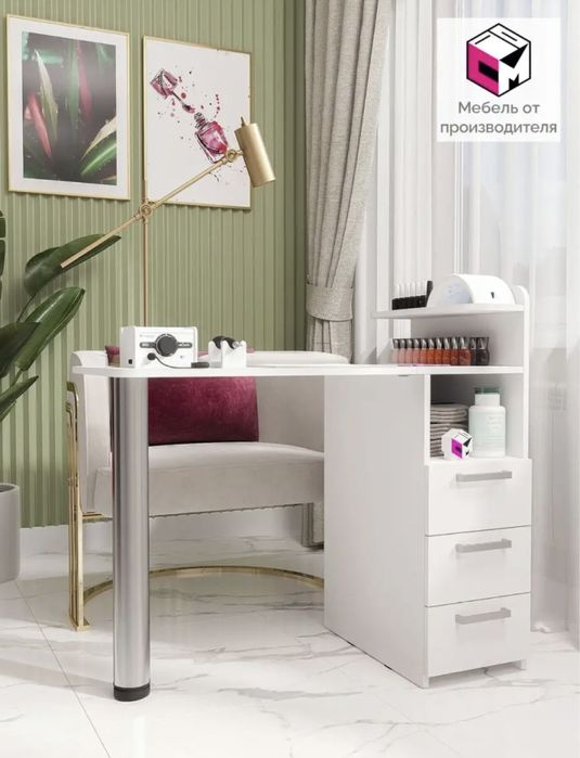 Маникюрный стол
