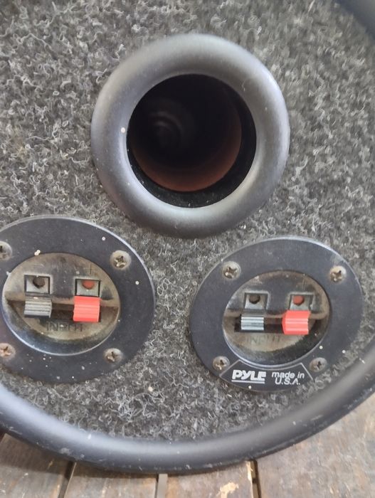 Продавам бас каса