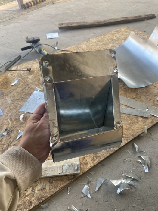 Кролик. Кормушка . Бункерная кормушка