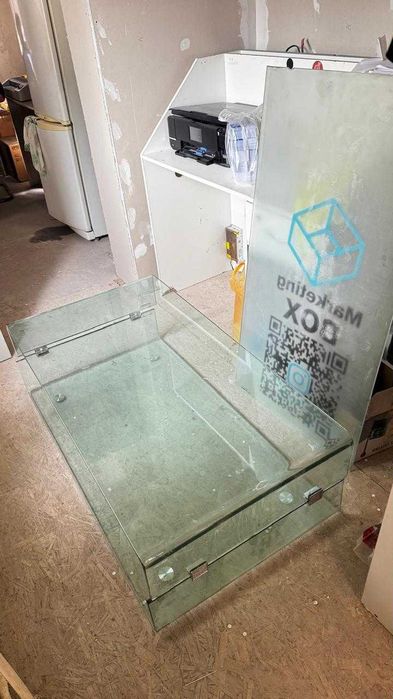 продам стеклянный стол журнальный