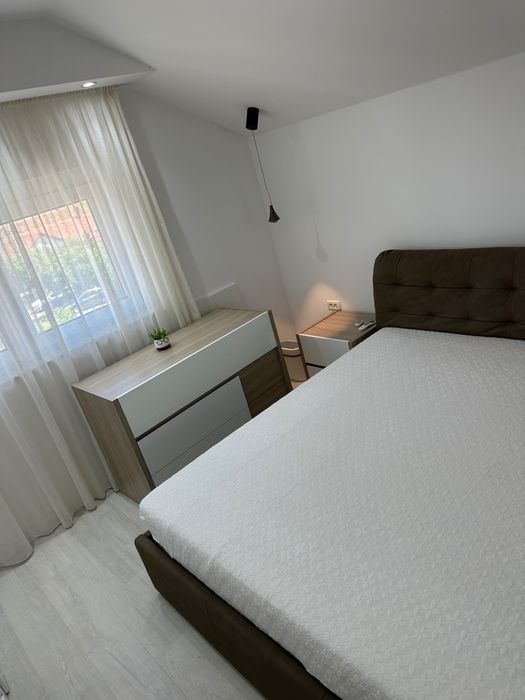 Inchiriez apartament 2 camere  cu parcare privata