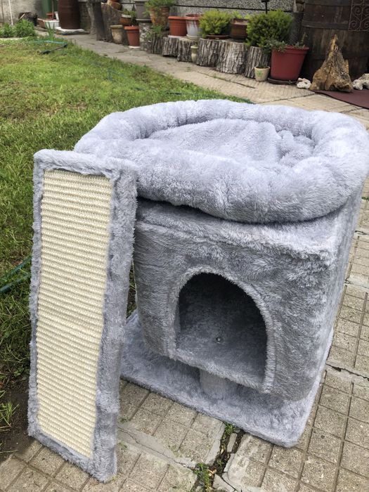 Котешка къщичка с драскалка и легло
