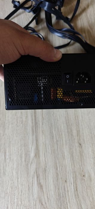 Vând sursă Gigabyte GM P750-GM Full Modulară