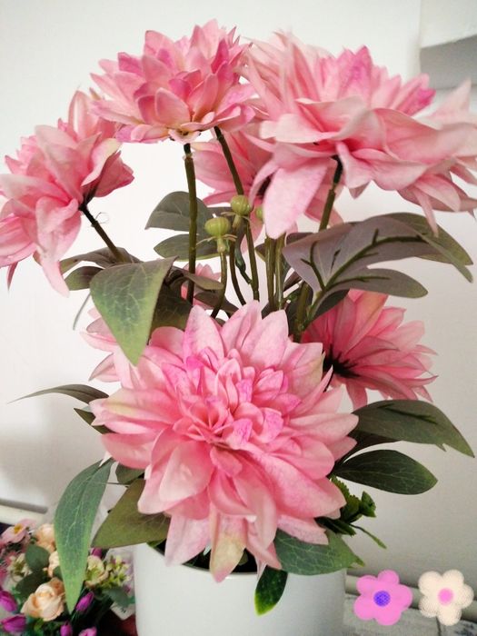 Гүл сатлад искуственни