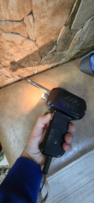 Pistol de lipit romanesc