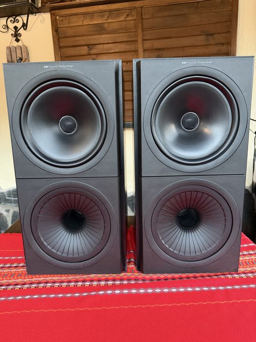 Продавам Kef Q60