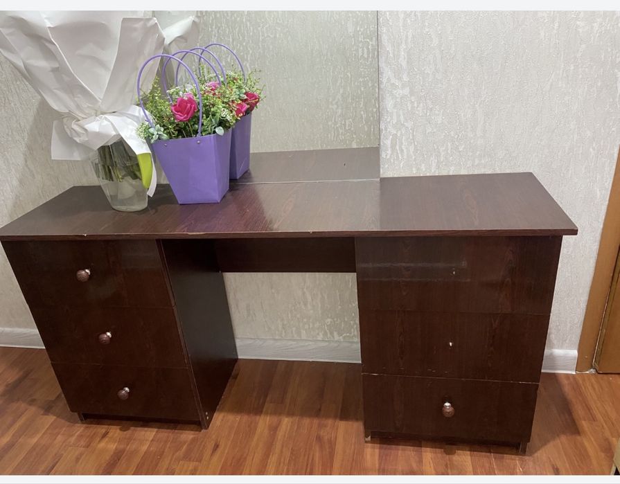 Комод с зеркалом