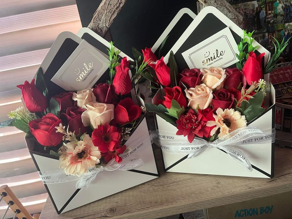 Букети от сапунени рози и изкуствени цветя