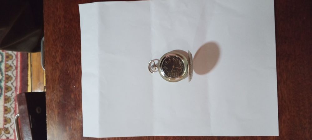 Продаётся карманные механические часы.