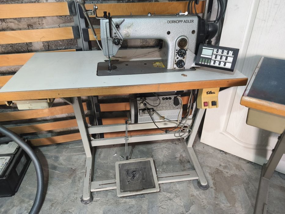 Професионална шевна машина Dürkopp Adler V720 и оверлог Juki MO357