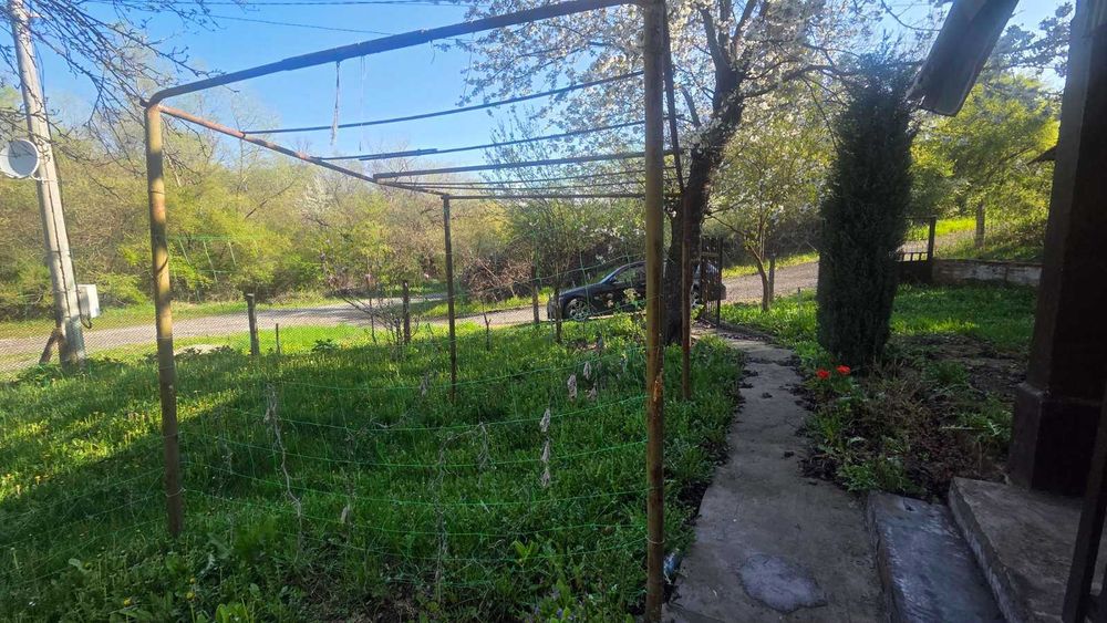 Къща срещу Сентръл парк Нови Хан