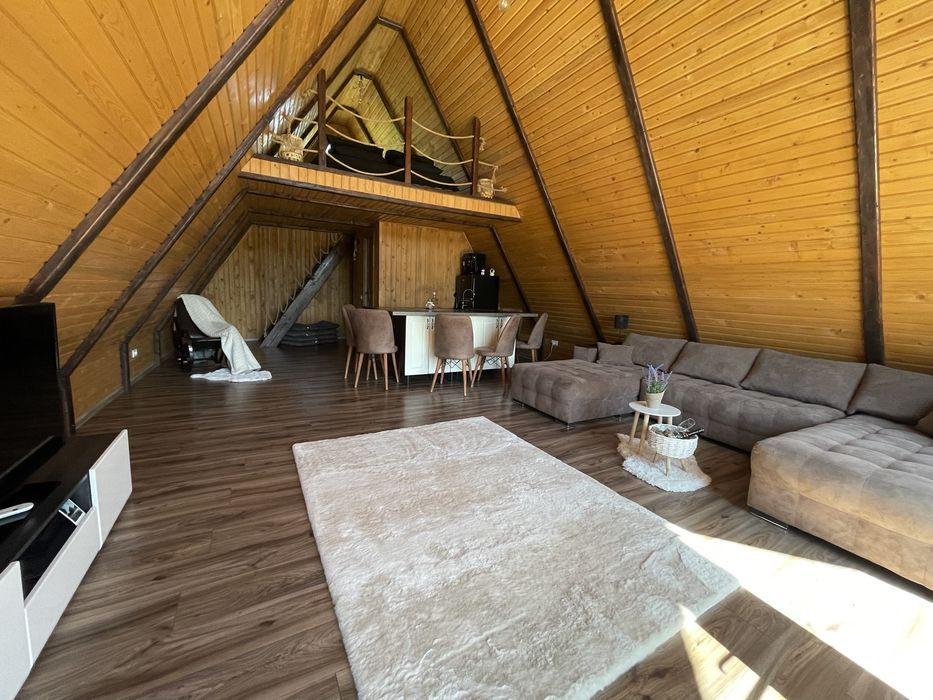 Casă A-Frame, casa sau afacere, 3 stele autorizată, teren 7000 mp