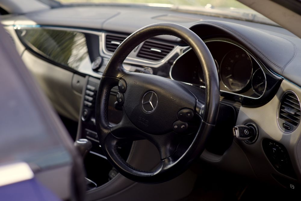 Dezmembrez Mercedes CLS320 W219 AMG bara motor642 far grila stop capota turbo aripa macara geam parbriz luneta scut cutie viteze fuzeta jug punte airb