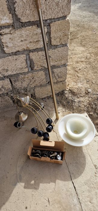 Люстра и гардина