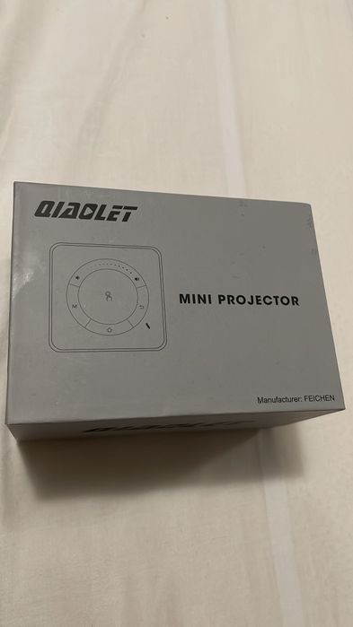 Mini proiector nou