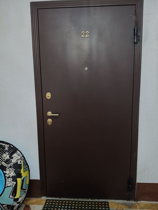 Входная дверь продается