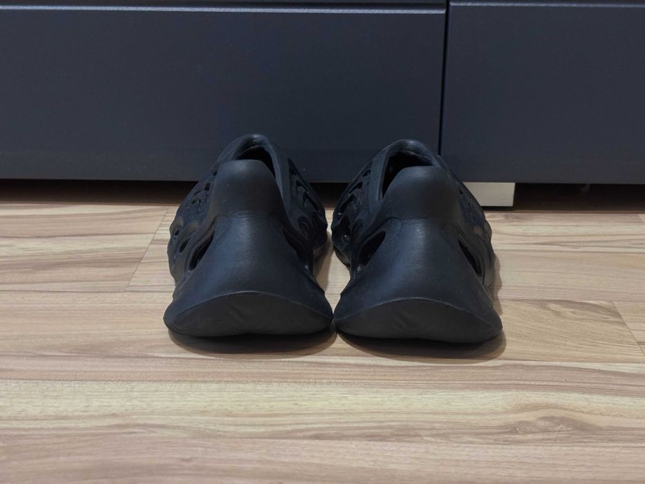 Оригинални Adidas Yeezy Foam RNNR US6