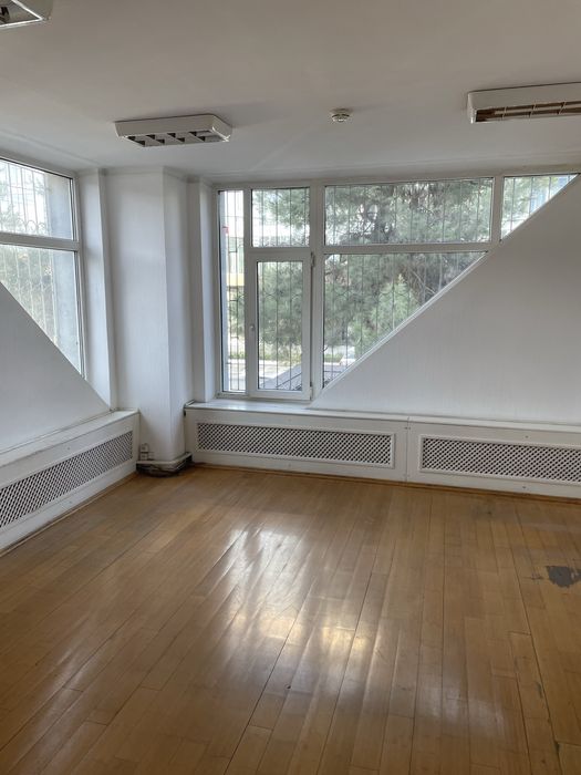 В аренду офисы в центре Мирабад район от 1 млн сум . , гараж , стоянка